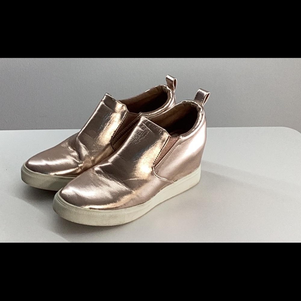 Madden girl booties Women’s bronze in color size 6.5
